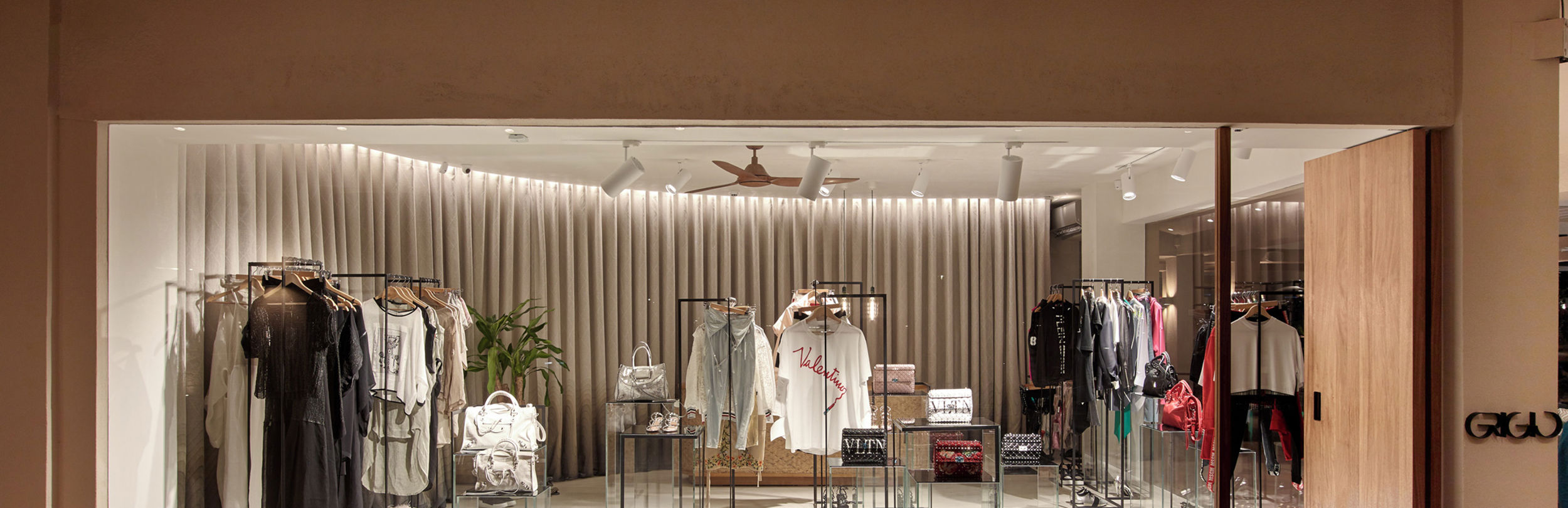 Grigio at Sani Boutiques de la Marina