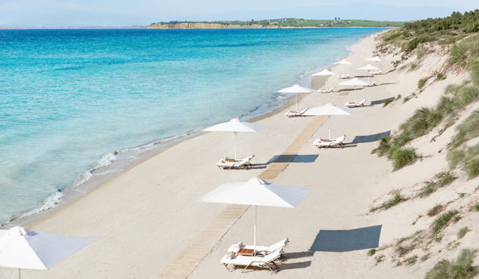 Vista di Sani Hill Beach