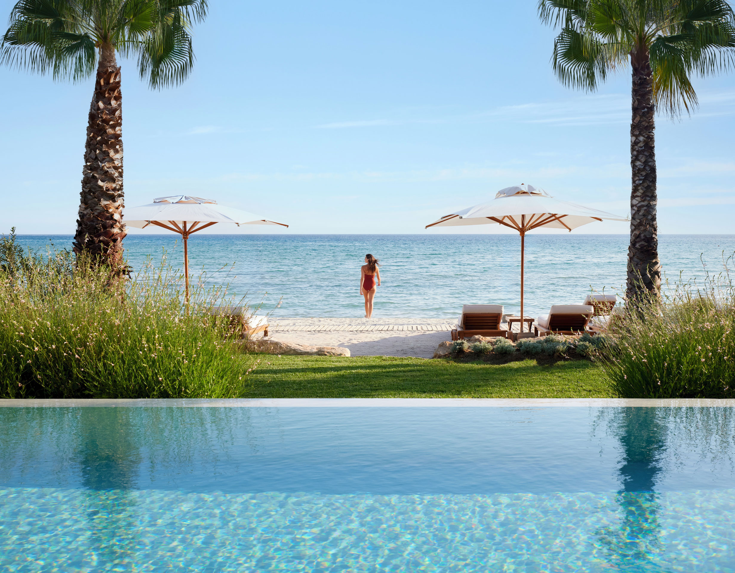 A family enjoying time together at an infinity pool