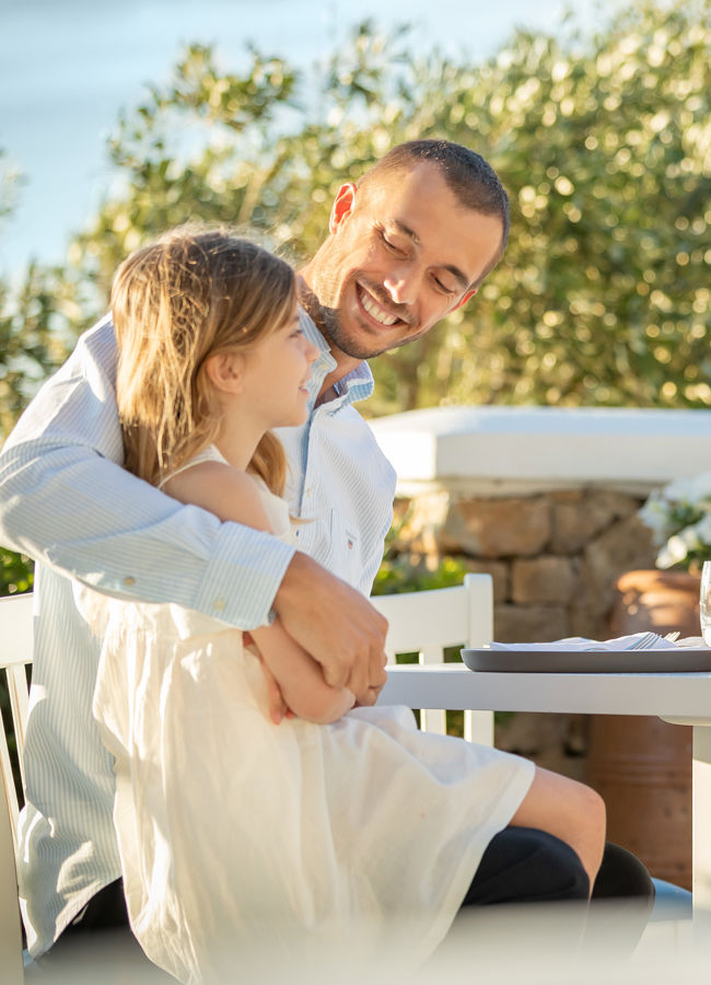 Pranzo in famiglia al ristorante sulla spiaggia di Sani