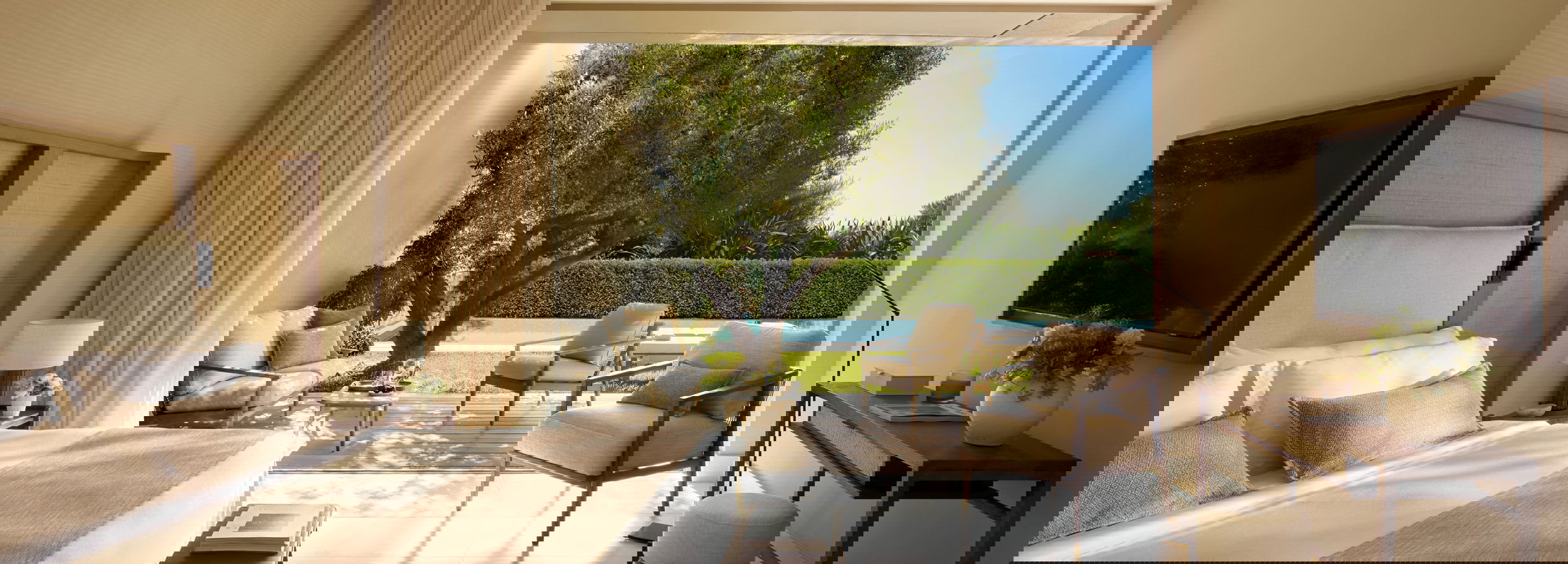 Vue sur la piscine du domaine hôtelier du Sani Club