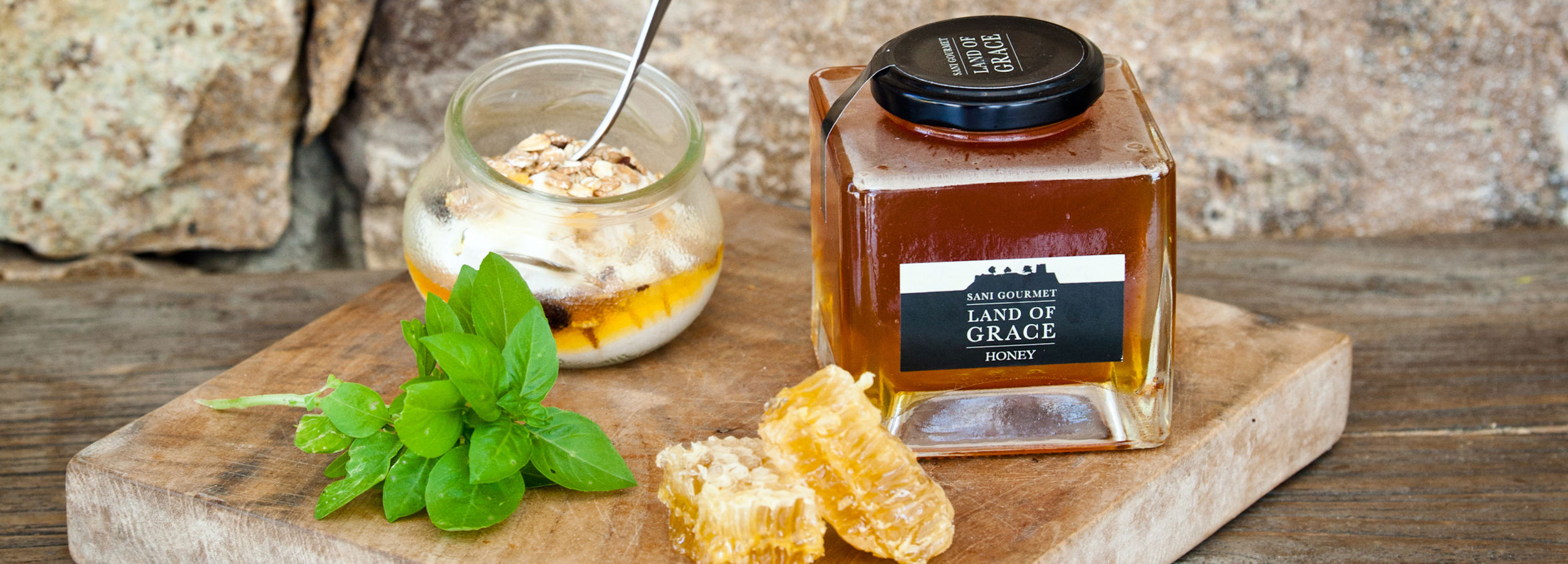 Land of Grace Miele su vassoio con favo fresco