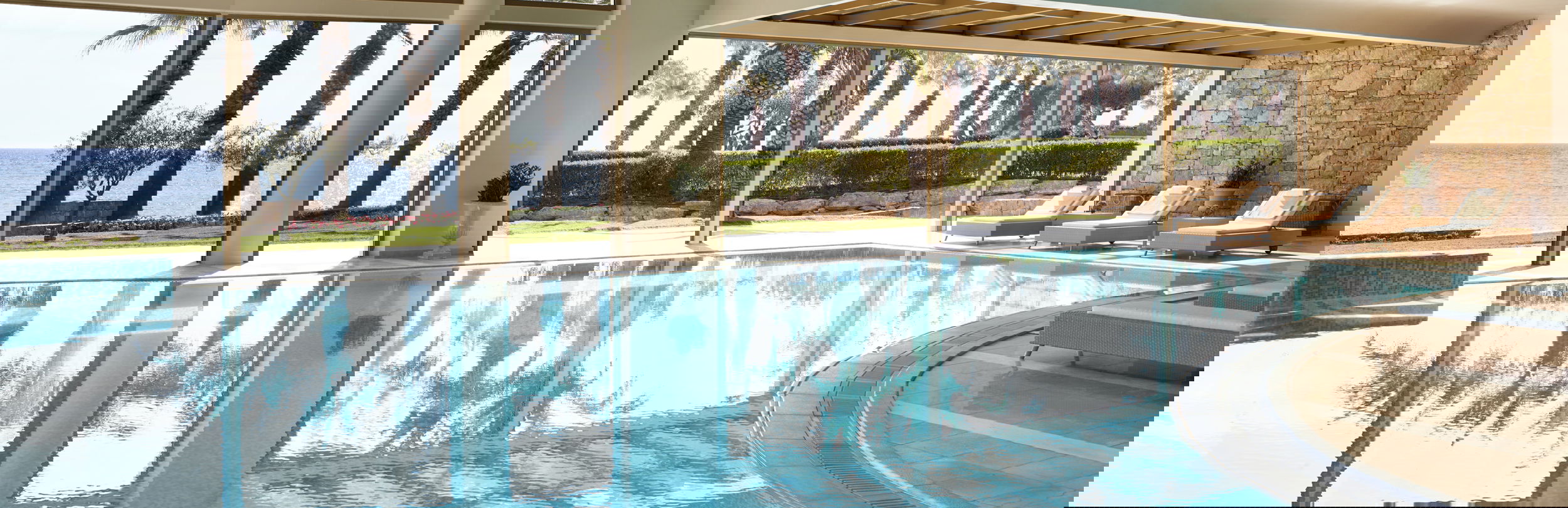Piscina interna Sani Spa