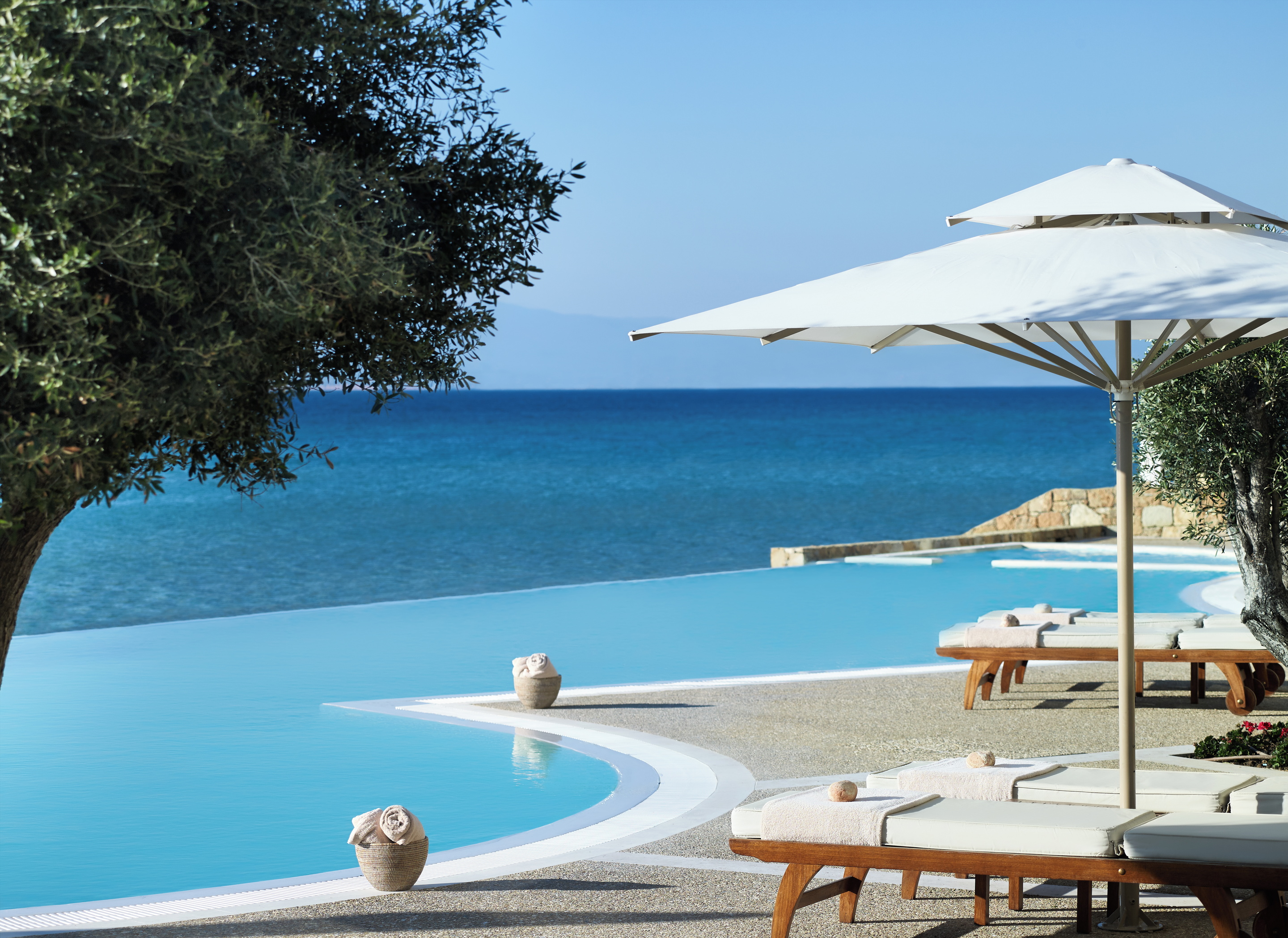 Infinity Pool 04 2880X2099