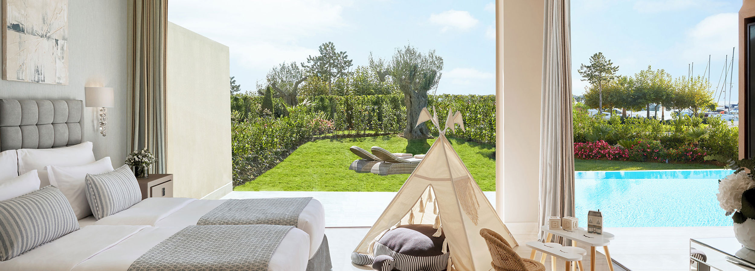 Three Camera da letto Suite familiare con vista giardino privato and pool