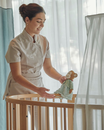 Команда по уходу за детьми на курорте Sani Resort 