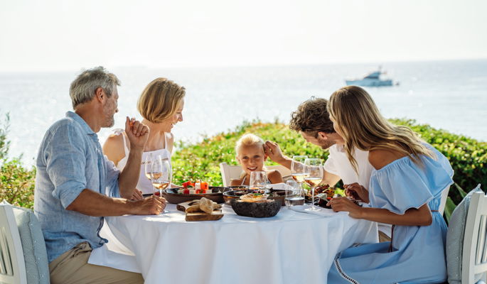 Close up of Plats de moules et crevettes at Sani resturant