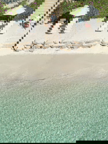 Service am Sani Beach