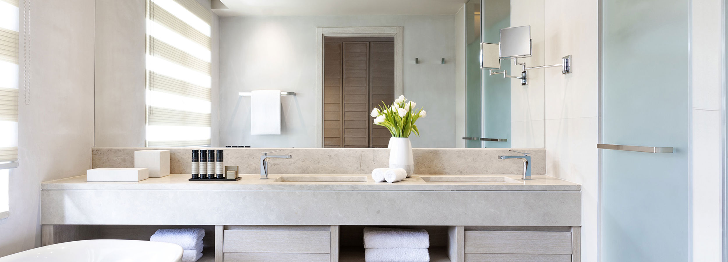 Ampio bagno privato with bathtub