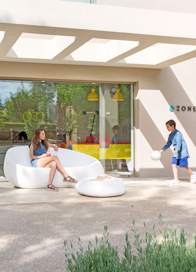 Jeune fille et garçon au Teens Ozone