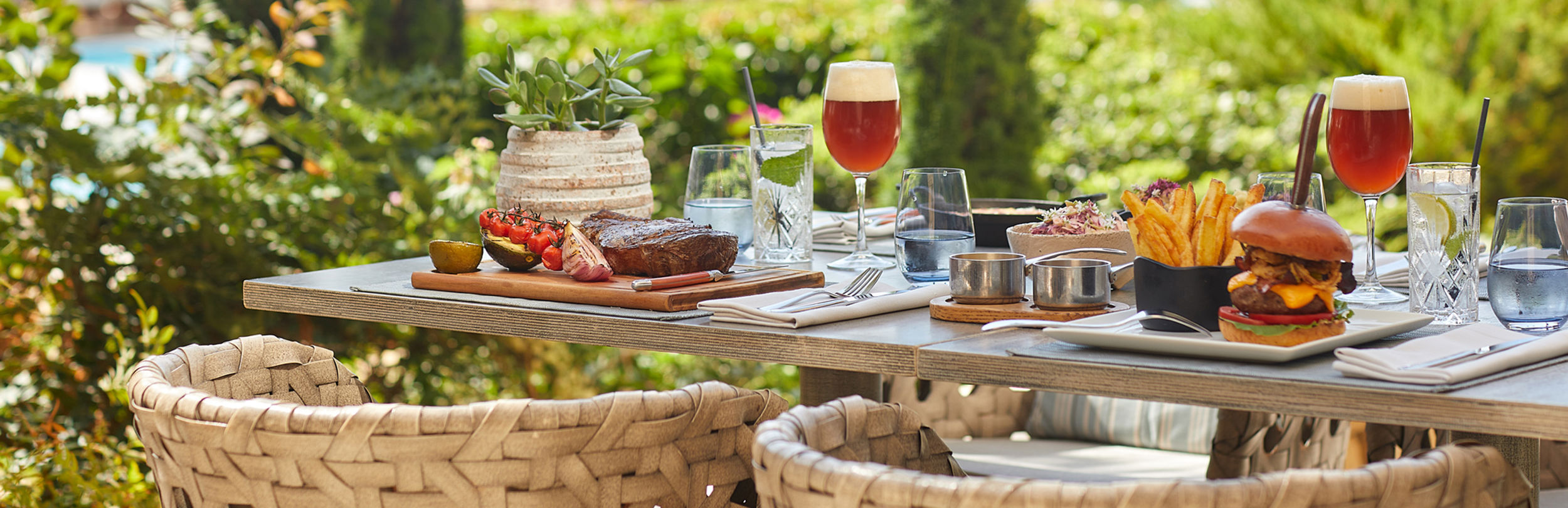 Grill By The Pool au Sani Resort