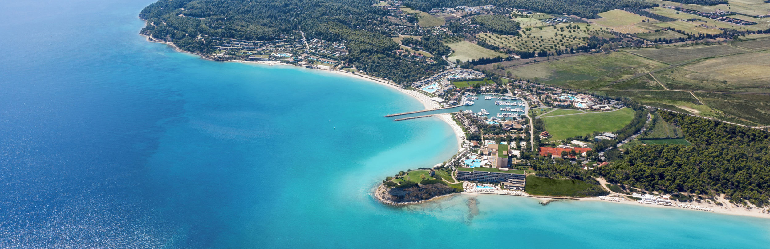 Вид с воздуха на курорт Sani Resort