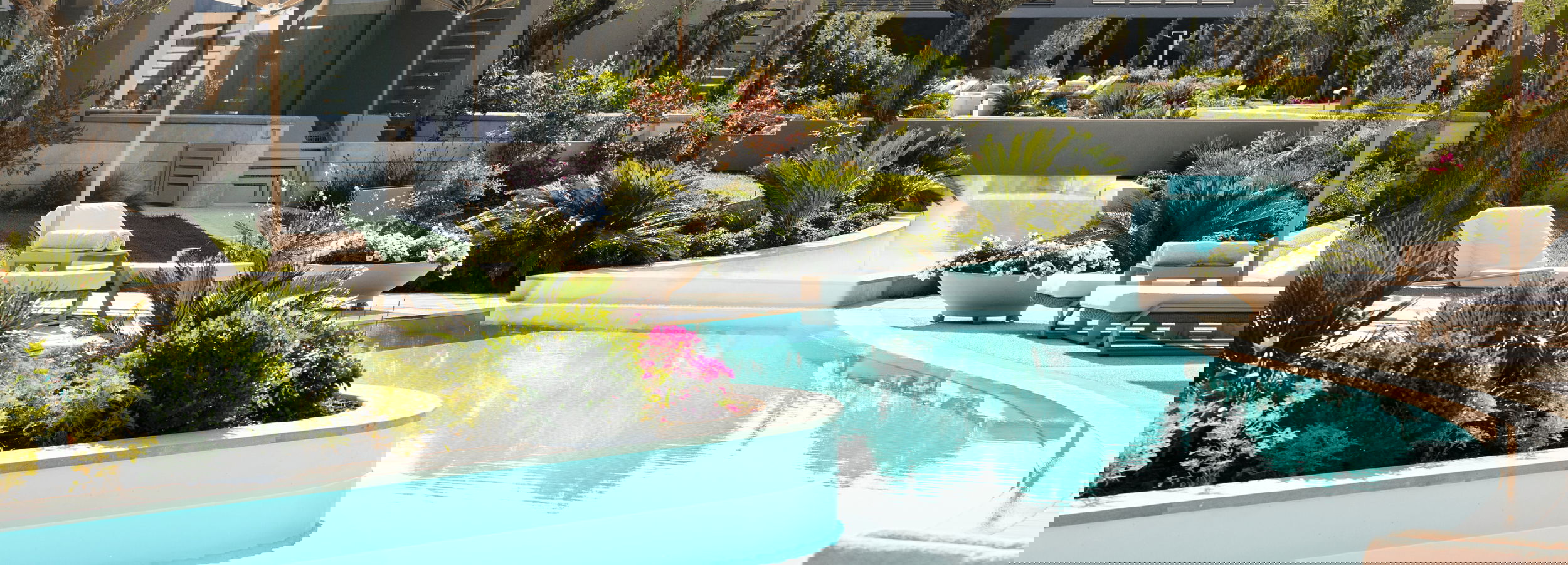 Вид на бассейн в отеле Sani Dunes