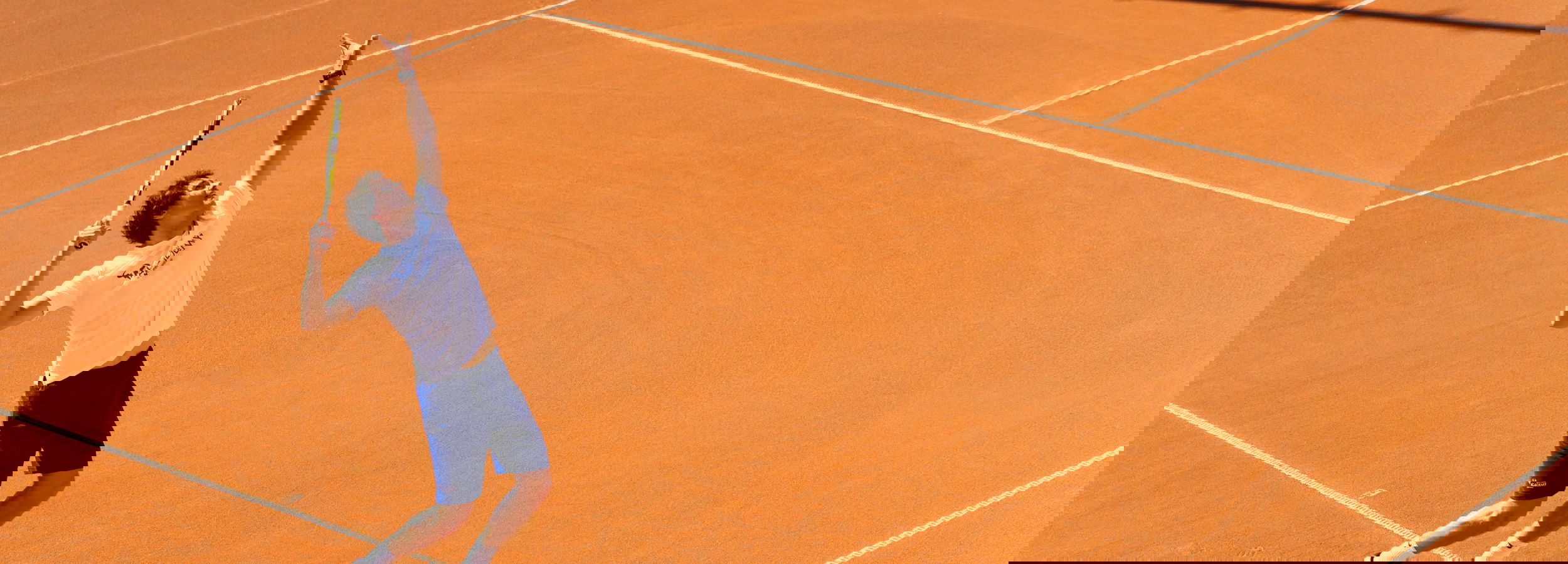 Pratique du service au Rafa Nadal Tennis Centre