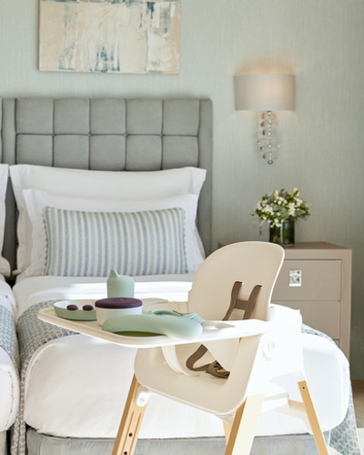 Семейный сюит с детскими стульями