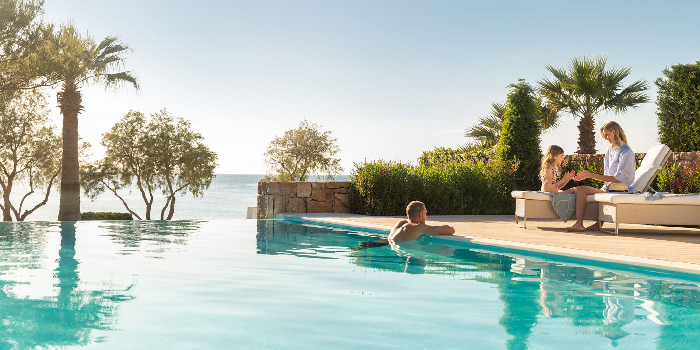 Family at the Piscine du Sani Club