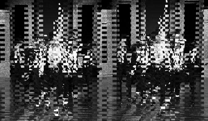 Danseurs se produisant sur scène