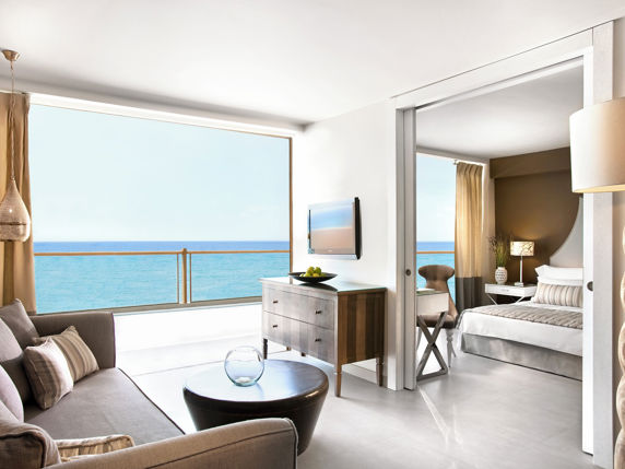 Family room with sofa with sea view at Sani Beach