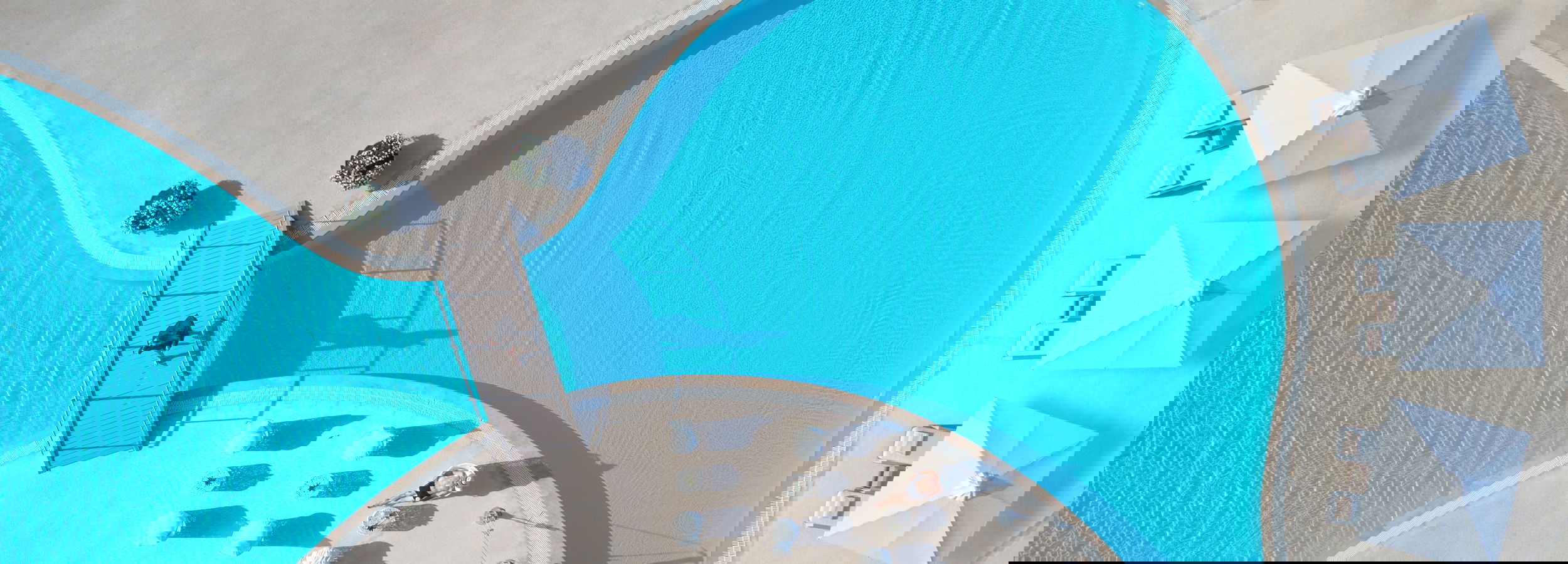 Blick auf den Sani Dunes Pool