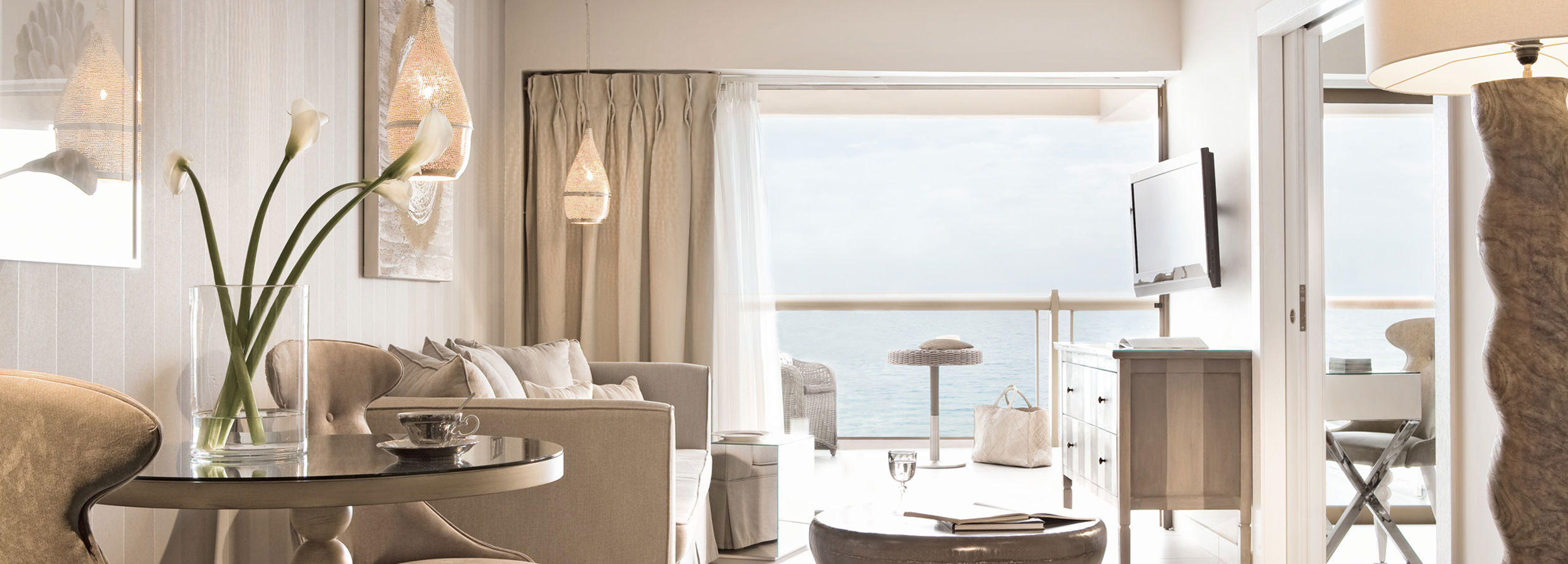 Familienzimmer mit Einrichtung mit Meerblick