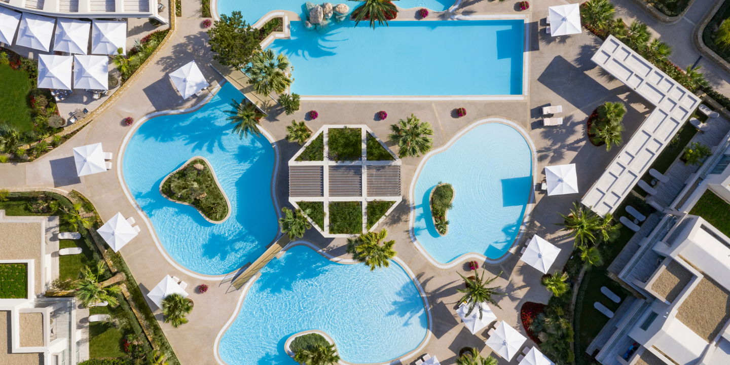 Luftaufnahme des Resort rund um das Porto Sani
