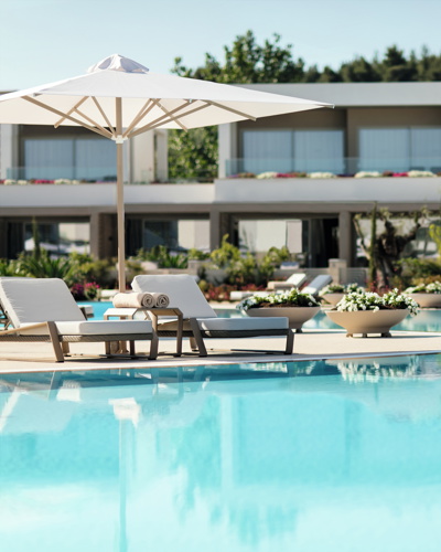 Aerial Blick auf den Sani Dunes Pools at sunset