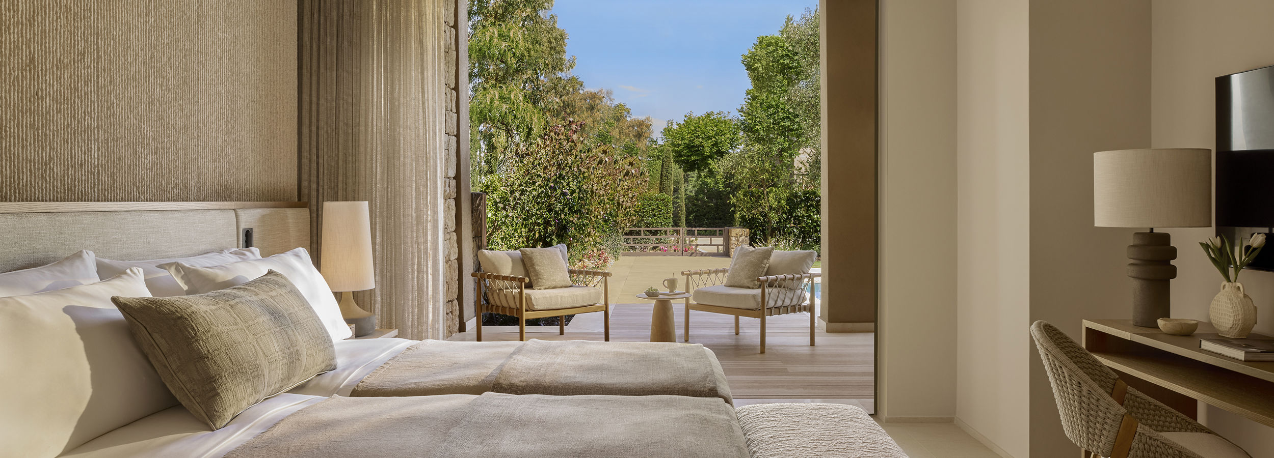 Three Bedroom Grand Residence Pr. Pool Garden View 4