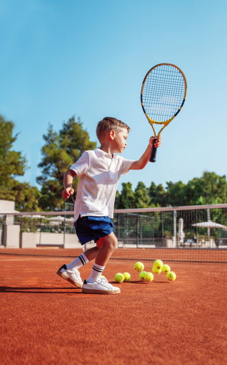 Παιδιά προπονούνται στο Rafa Nadal Tennis Center